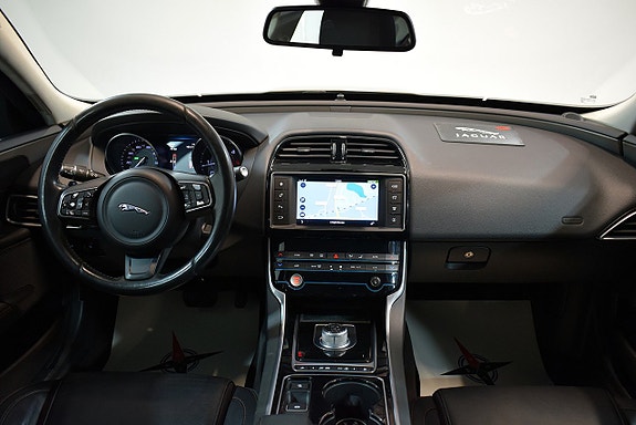 Jaguar XE 13 of 22