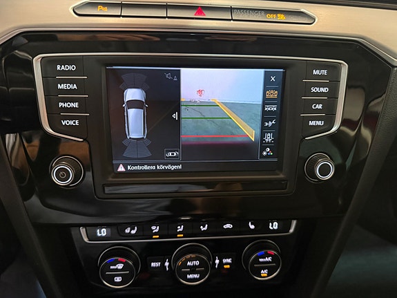 Volkswagen Passat 8 of 13