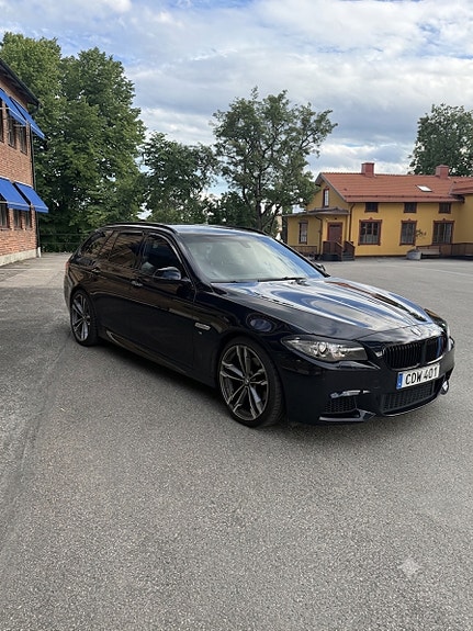 BMW 520d 2 of 5