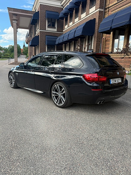 BMW 520d 4 of 5