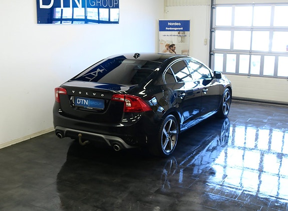 Volvo S60 2 of 5