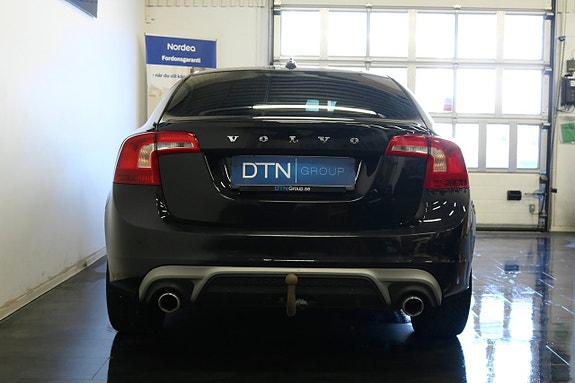 Volvo S60 4 of 5