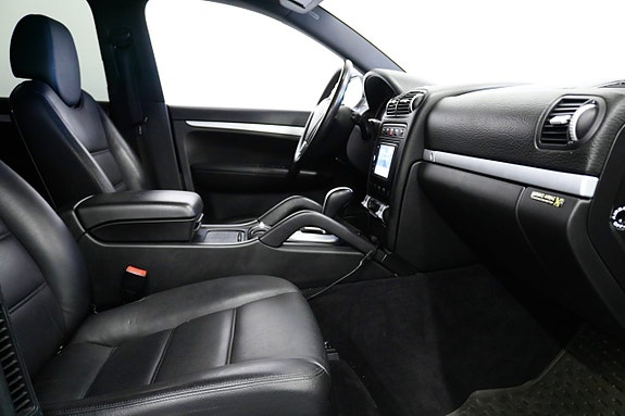Porsche Cayenne 8 of 22