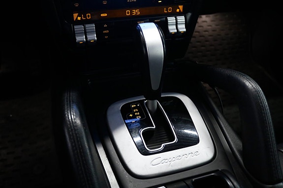 Porsche Cayenne 18 of 22