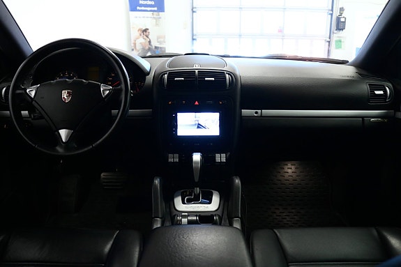 Porsche Cayenne 10 of 22