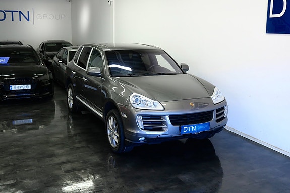 Porsche Cayenne 5 of 5