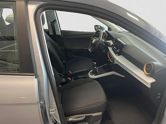 Seat Arona 13 of 16