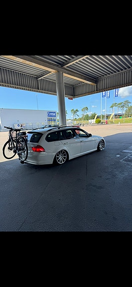 BMW 318d 2 of 4