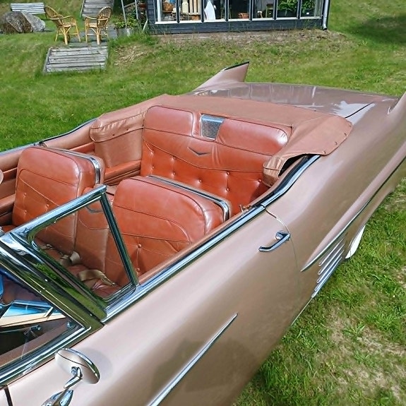 Cadillac Series 62 4 of 6