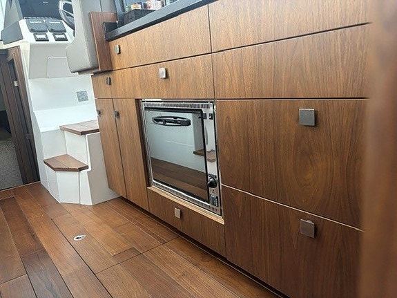 Sealine c330 9 of 12