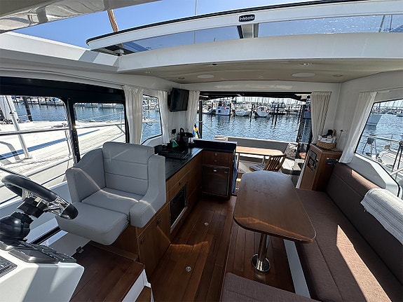 Sealine c330 7 of 12