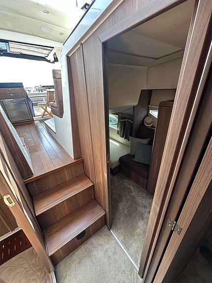 Sealine c330 10 of 12