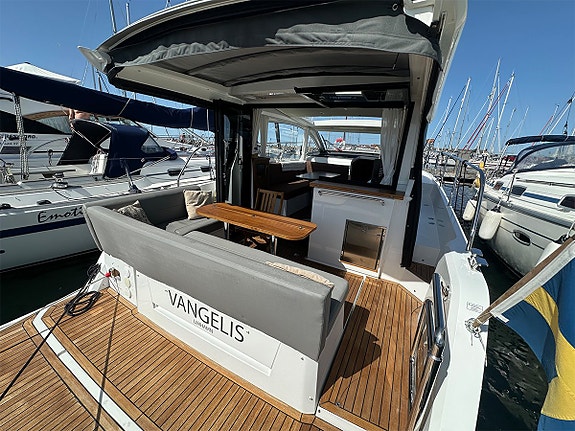 Sealine c330 4 of 5