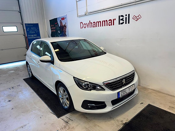 Peugeot 308 2 of 5