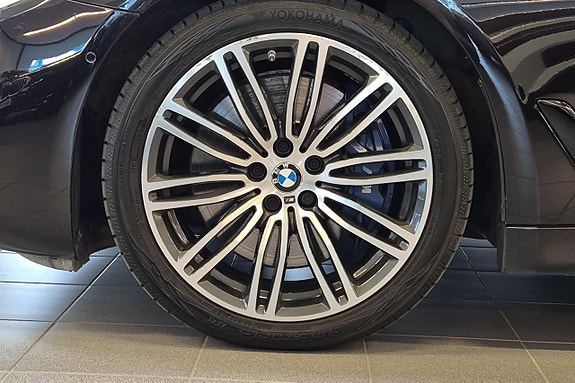 BMW 540i 14 of 18