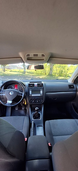 Volkswagen Golf V 2 of 5