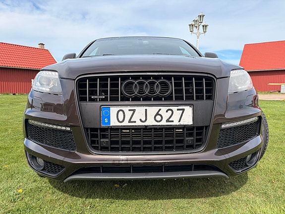 Audi Q7 2 of 5