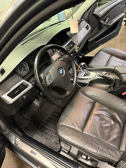 BMW 520d 4 of 5