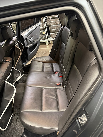 BMW 520d 3 of 5