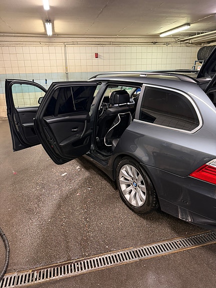 BMW 520d 2 of 5