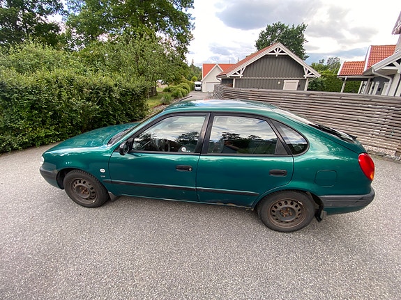Toyota Corolla 7 of 11