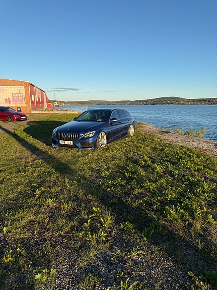 Mercedes-Benz C220 3 of 5