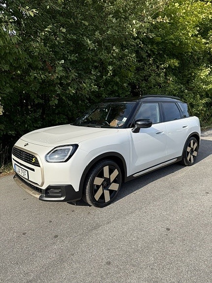MINI Countryman SE 3 of 9