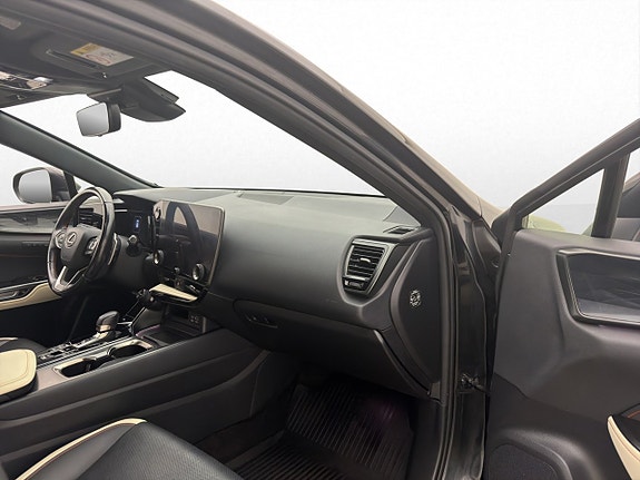 Lexus NX450h+ 29 of 30