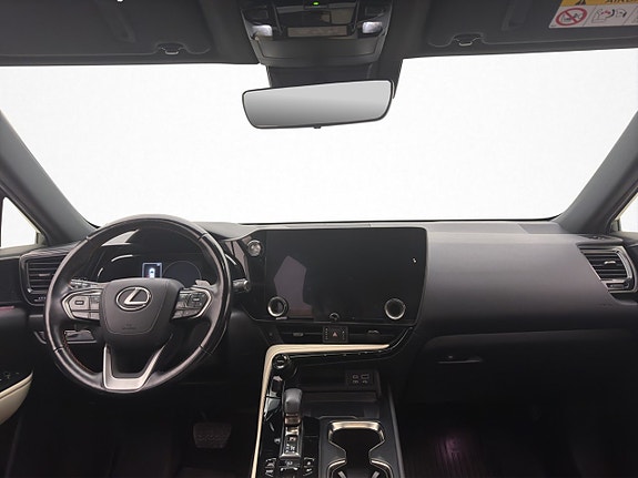 Lexus NX450h+ 14 of 30