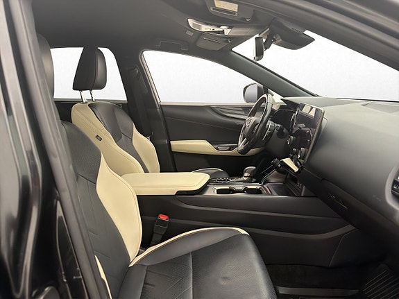 Lexus NX450h+ 28 of 30