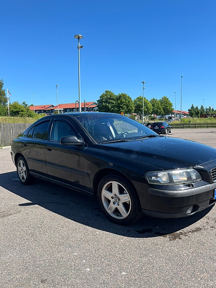Volvo S60 4 of 5
