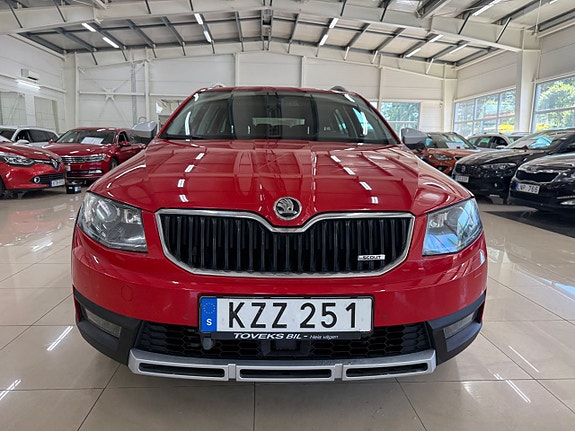 Skoda Octavia Scout 2 of 5