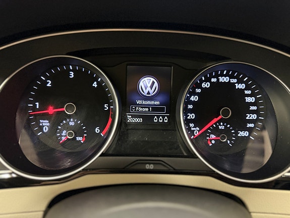 Volkswagen Passat Alltrack 19 of 22