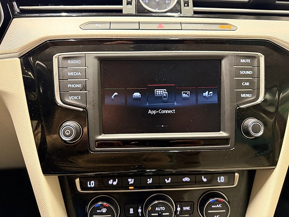 Volkswagen Passat Alltrack 18 of 22