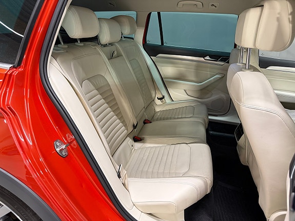 Volkswagen Passat Alltrack 13 of 22
