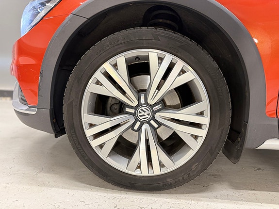 Volkswagen Passat Alltrack 9 of 22