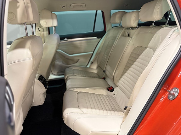 Volkswagen Passat Alltrack 12 of 22