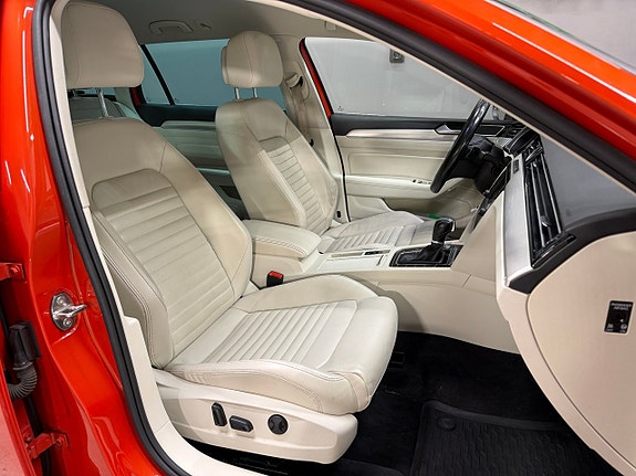 Volkswagen Passat Alltrack 11 of 22