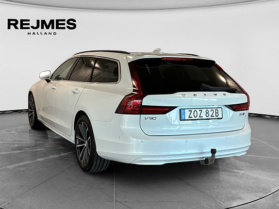 Volvo V90 2 of 5