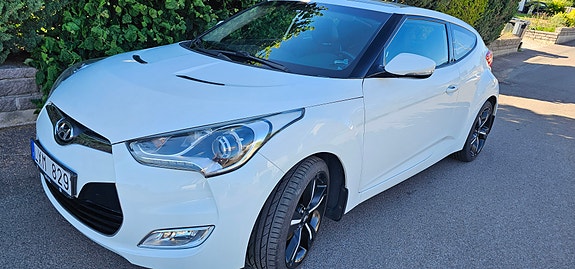 Hyundai Veloster 2 of 19