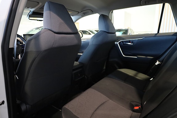 Toyota RAV4 13 of 28