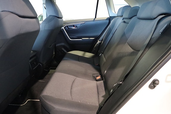Toyota RAV4 12 of 28
