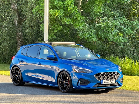Ford Focus 2 of 5