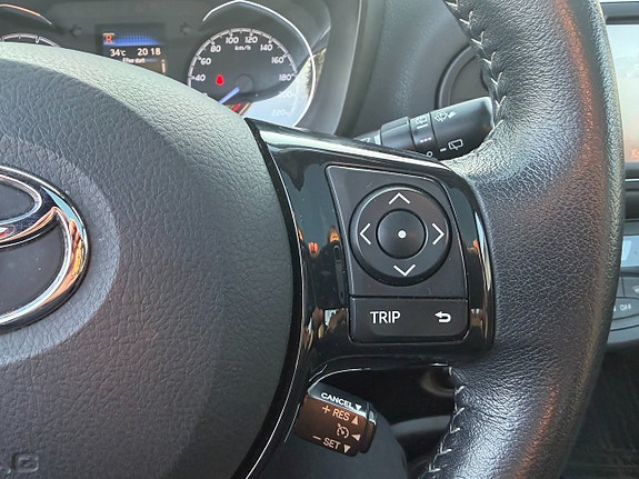Toyota Yaris 12 of 16