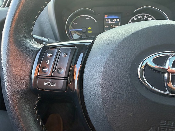 Toyota Yaris 11 of 16