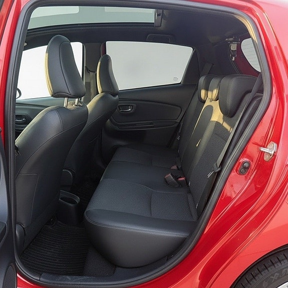 Toyota Yaris 9 of 16