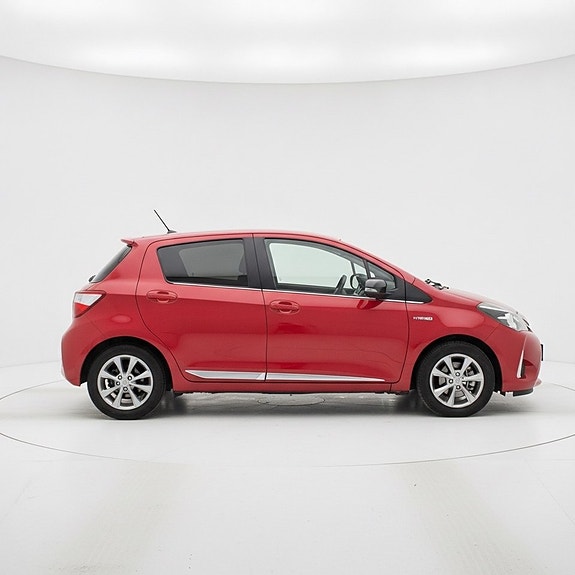 Toyota Yaris 4 of 16