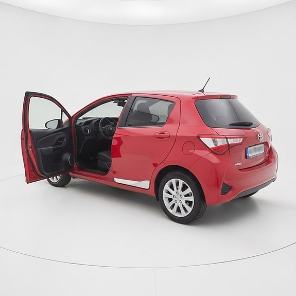 Toyota Yaris 5 of 16