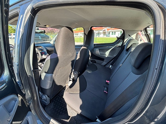 Toyota Aygo 4 of 5