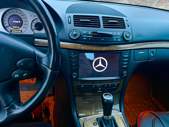 Mercedes-Benz E200 2 of 5